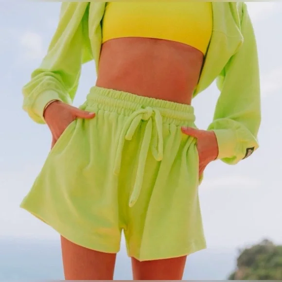 NWOT Daily Drills Zilker Terry Sweat Shorts Neon Green Women’s Size Medium/Large - Picture 2 of 6